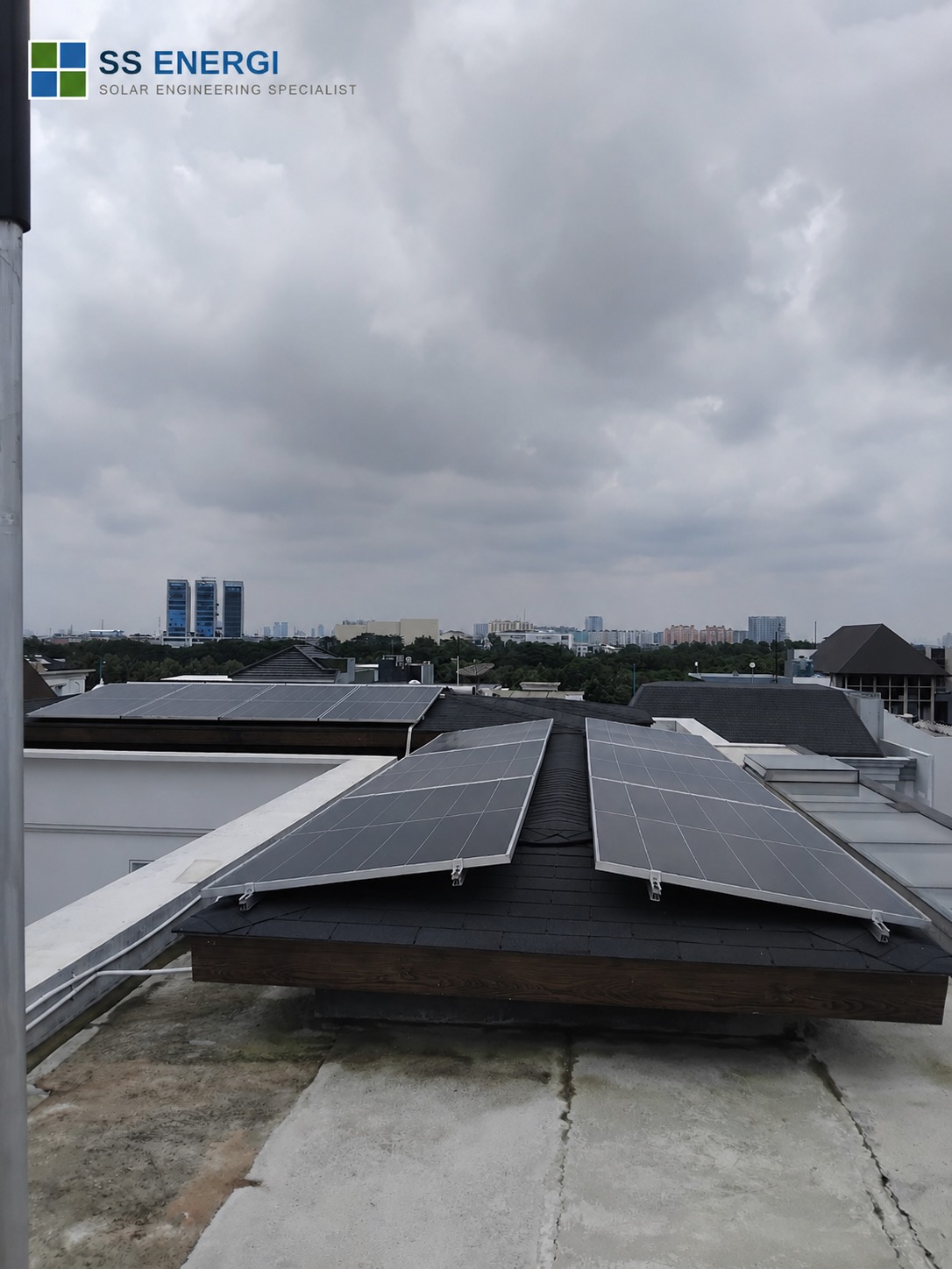 Proyek solar panel rumah terpasang sempurna atap genteng solar panel murah SS Energi
